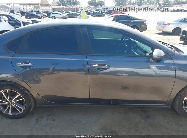 3KPF24AD0PE670551 2023 KIA FORTE Gray Vista interior trasera