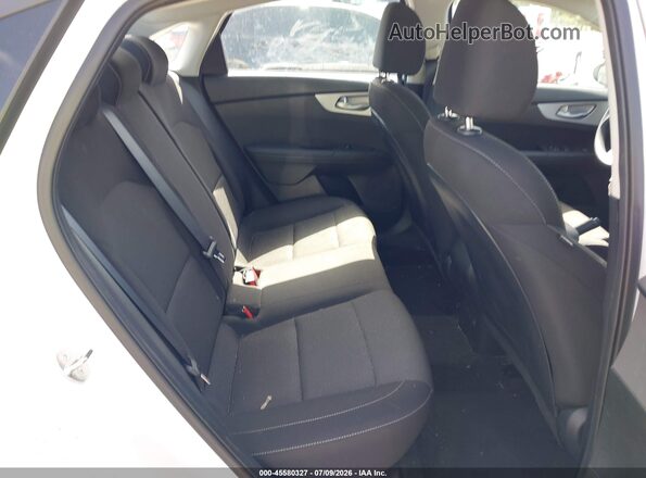 3KPF24AD0RE696313 2024 KIA FORTE White Widok naklejki z numerem VIN