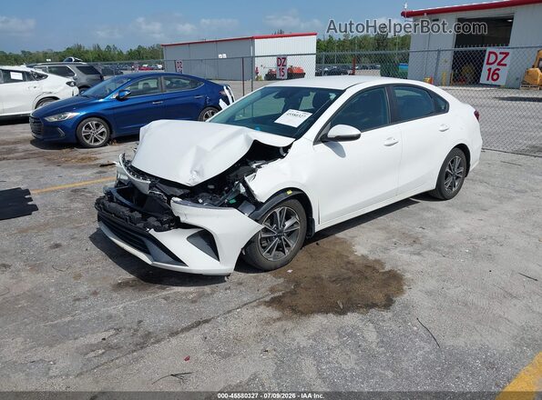 3KPF24AD0RE696313 2024 KIA FORTE White Przód lewy
