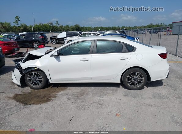 3KPF24AD0RE696313 2024 KIA FORTE White Widok wnętrza 360 stopni