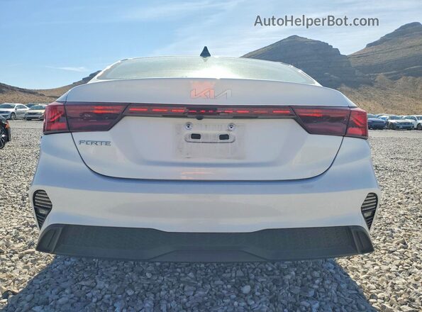 3KPF24AD0RE698028 2024 KIA FORTE White Вид ззаду
