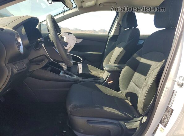 3KPF24AD0RE698028 2024 KIA FORTE White Вид салону спереду