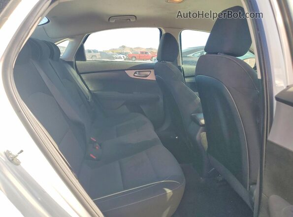 3KPF24AD0RE698028 2024 KIA FORTE White Вид задніх сидінь