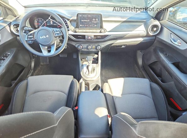 3KPF24AD0RE714731 2024 KIA FORTE Black Vista del salpicadero