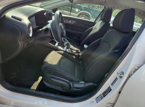 3KPF24AD1KE051353 2019 KIA FORTE White Front interior view