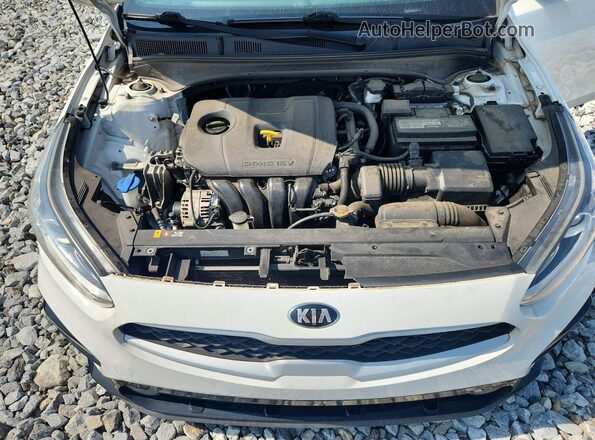 3KPF24AD1KE051353 2019 KIA FORTE White Rear interior view