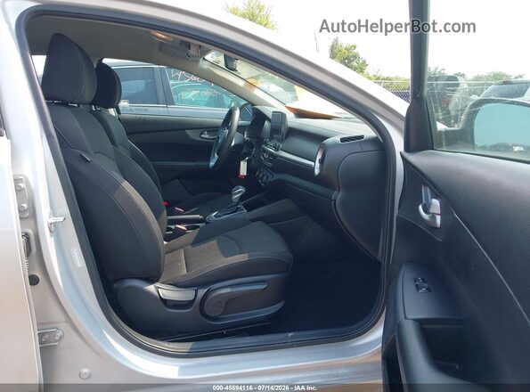 3KPF24AD1LE228159 2020 KIA FORTE Silver Սալոնի դիմացի տեսք