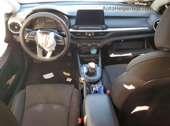 3KPF24AD1LE242482 2020 KIA FORTE Красный Вид панели приборов