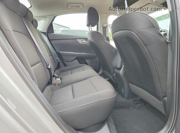 3KPF24AD1ME292221 2021 KIA FORTE Silver Rear seats view