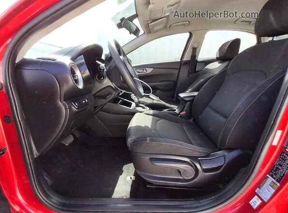 3KPF24AD1ME335794 2021 KIA FORTE Красный Вид салона спереди