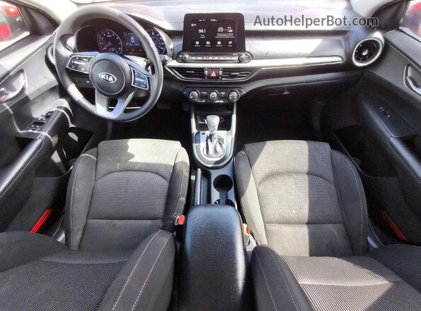 3KPF24AD1ME335794 2021 KIA FORTE Красный Вид панели приборов