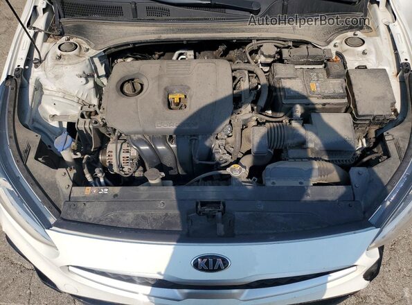 3KPF24AD1ME362381 2021 KIA FORTE White Widok wnętrza z tyłu