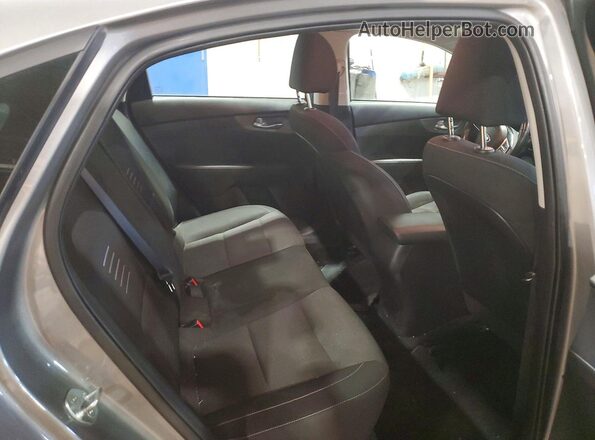 3KPF24AD1ME374241 2021 KIA FORTE Gray Widok tylnych siedzeń