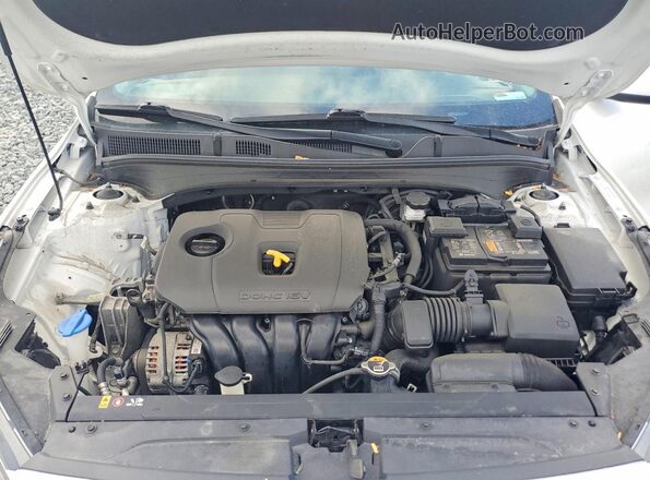 3KPF24AD1ME392254 2021 KIA FORTE White უკანა სალონის ხედი