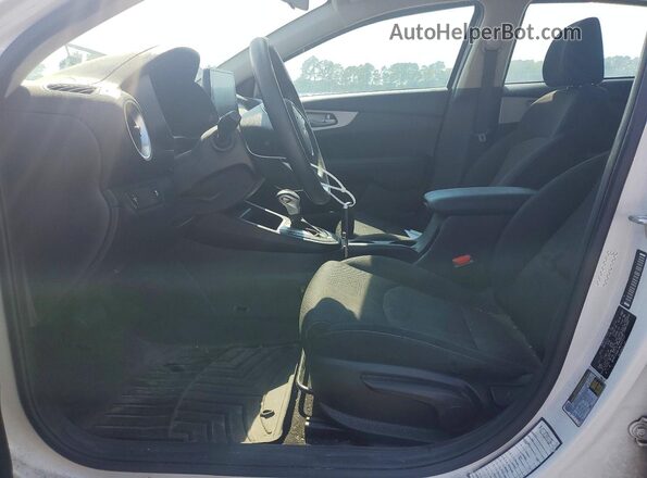 3KPF24AD1NE437517 2022 KIA FORTE Белый Вид салона спереди