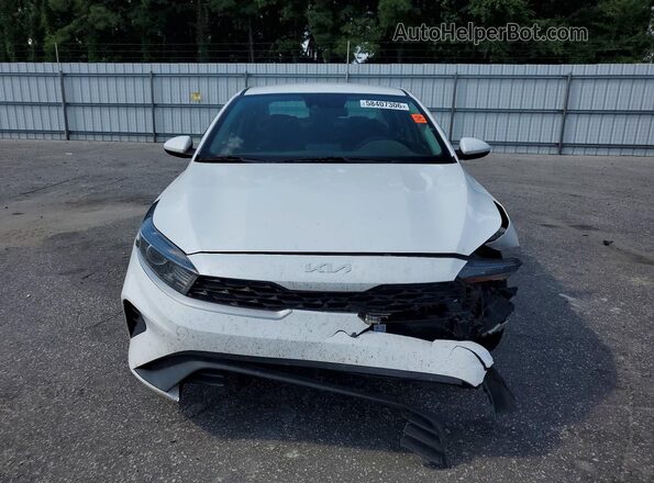 3KPF24AD1NE437517 2022 KIA FORTE Белый Вид спереди