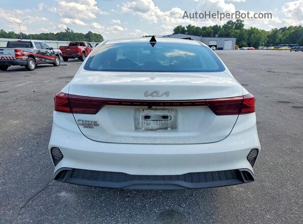 3KPF24AD1NE437517 2022 KIA FORTE Белый Вид сзади
