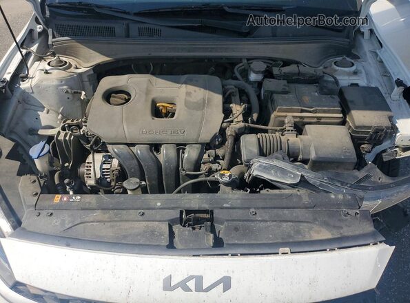3KPF24AD1NE437517 2022 KIA FORTE Белый Вид задней части салона