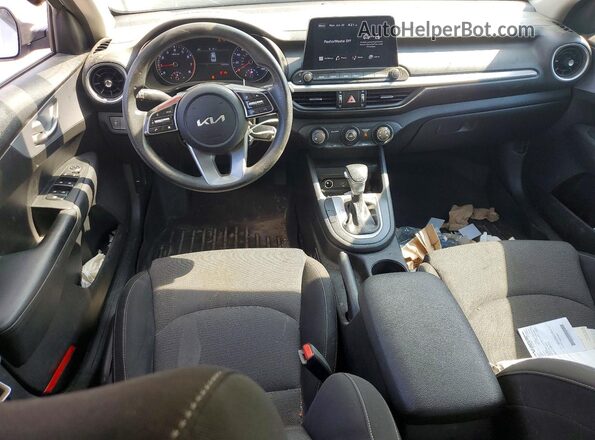 3KPF24AD1NE437517 2022 KIA FORTE Белый Вид панели приборов
