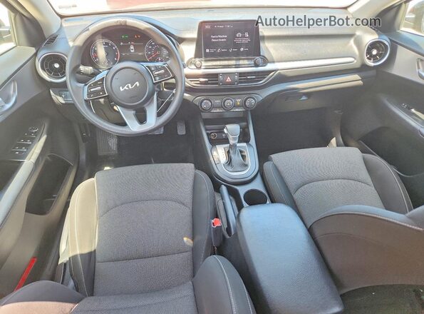 3KPF24AD1NE481713 2022 KIA FORTE Черный Вид панели приборов