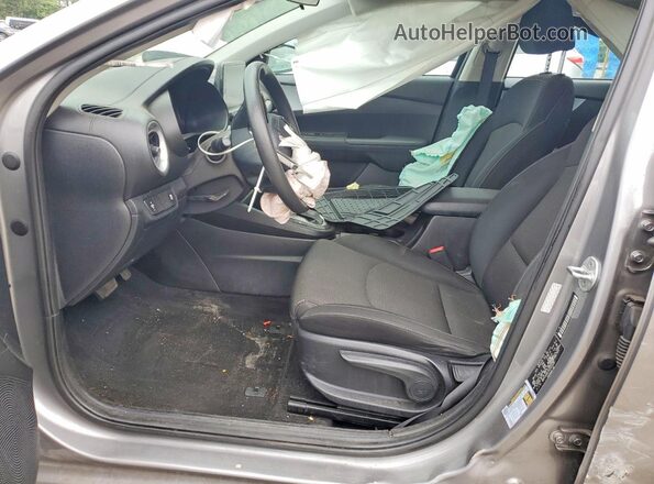 3KPF24AD1PE525339 2023 KIA FORTE Silver Вид салону спереду