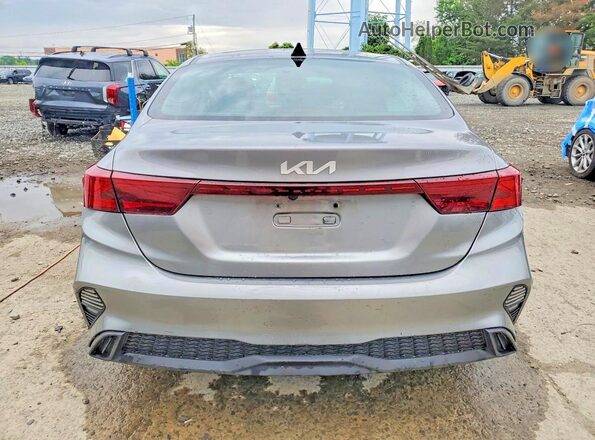 3KPF24AD1PE525339 2023 KIA FORTE Silver Вид ззаду