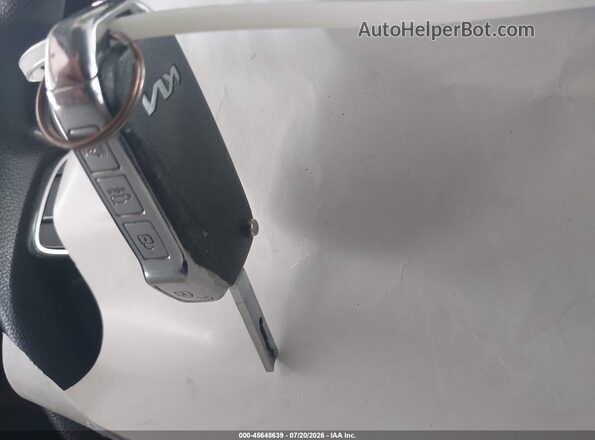 3KPF24AD1PE543842 2023 KIA FORTE Красный Вид панели приборов
