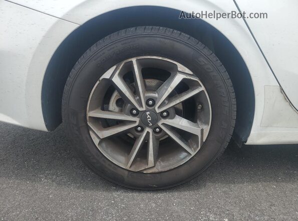 3KPF24AD1PE583287 2023 KIA FORTE White 