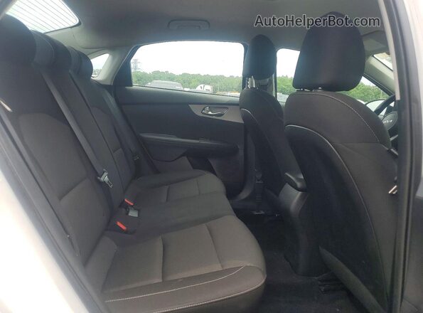 3KPF24AD1PE583287 2023 KIA FORTE White Вид задніх сидінь