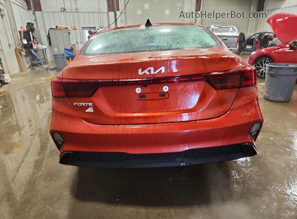 3KPF24AD1RE708369 2024 KIA FORTE Orange Rear view