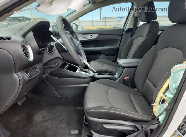 3KPF24AD1RE770970 2024 KIA FORTE White 