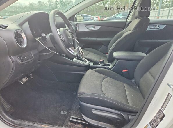 3KPF24AD1RE787624 2024 KIA FORTE White Vista interior delantera