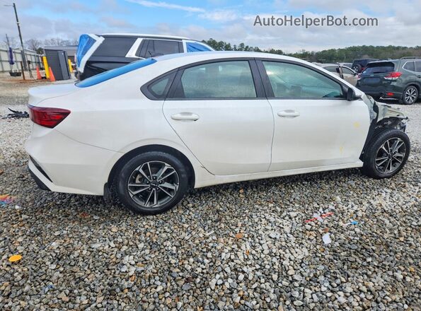 3KPF24AD1RE787624 2024 KIA FORTE White Trasero derecho
