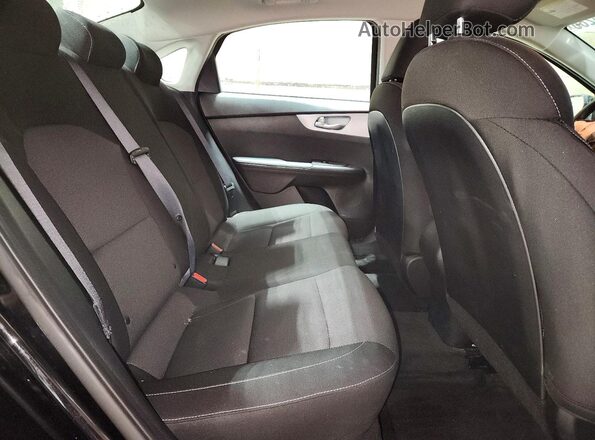 3KPF24AD1RE837471 2024 KIA FORTE Black Widok tylnych siedzeń