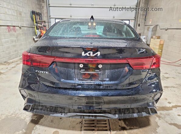 3KPF24AD1RE837471 2024 KIA FORTE Black Widok z tyłu