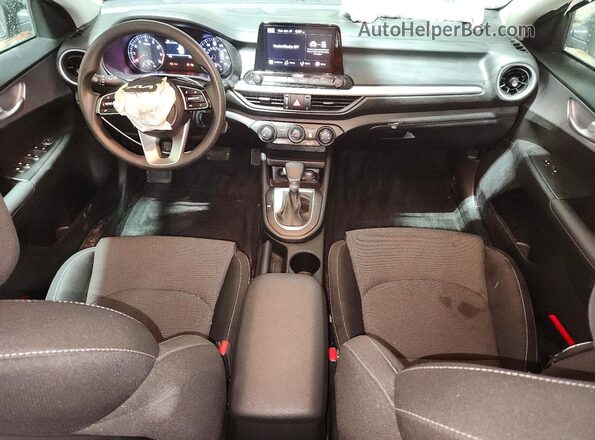 3KPF24AD1RE837471 2024 KIA FORTE Black Widok deski rozdzielczej