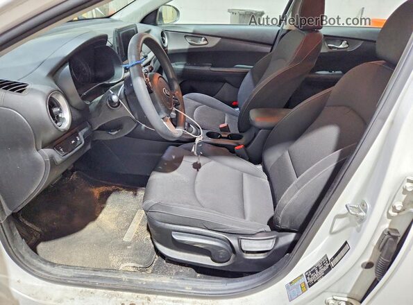 3KPF24AD2KE007491 2019 KIA FORTE White Widok wnętrza z przodu