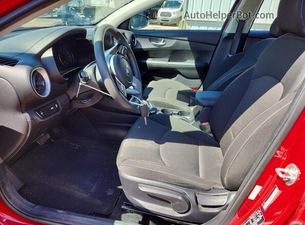 3KPF24AD2KE121247 2019 KIA FORTE Red Vista interior delantera