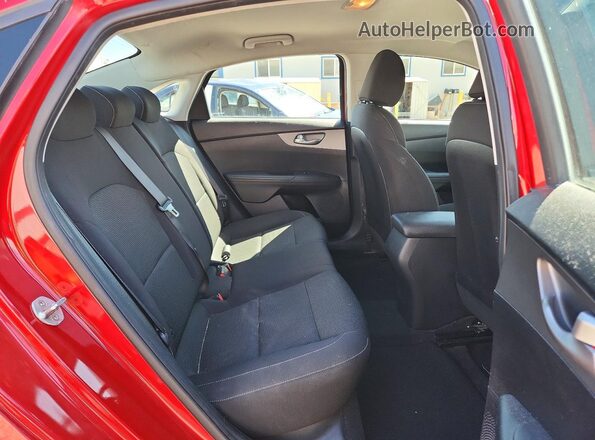 3KPF24AD2KE121247 2019 KIA FORTE Red Vista de los asientos traseros