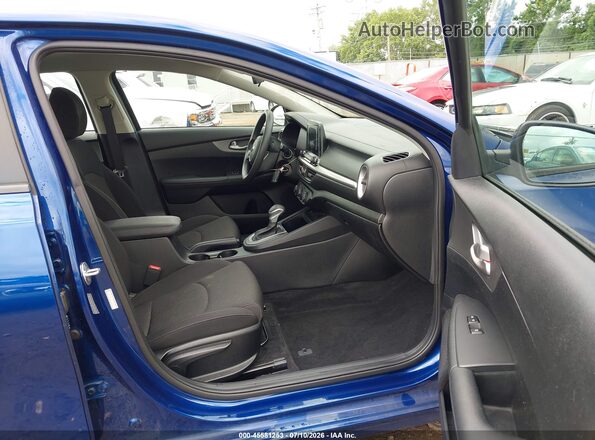 3KPF24AD2LE179117 2020 KIA FORTE Blue Вид салону спереду
