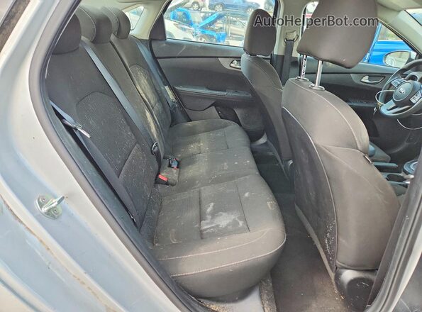 3KPF24AD2LE236514 2020 KIA FORTE Silver Widok tylnych siedzeń