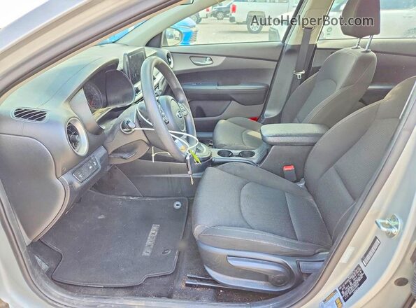 3KPF24AD2LE236514 2020 KIA FORTE Silver Widok wnętrza z przodu