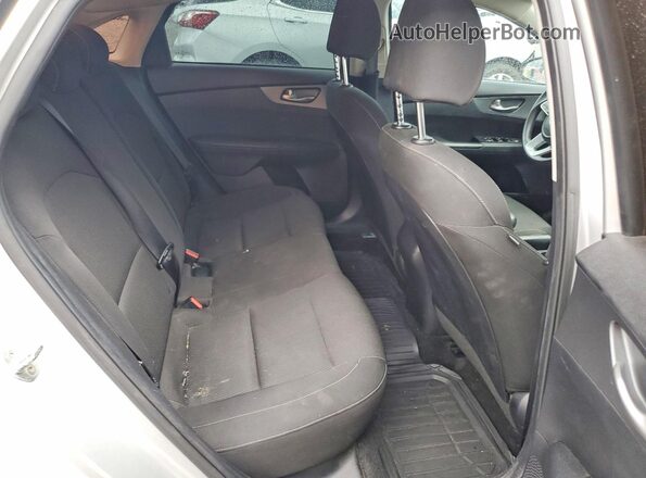 3KPF24AD2ME283821 2021 KIA FORTE Silver Вид задніх сидінь