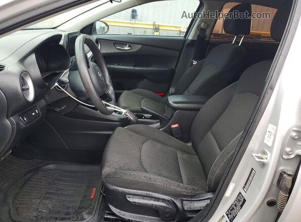 3KPF24AD2ME283821 2021 KIA FORTE Silver Вид салону спереду