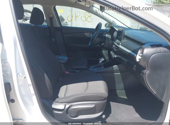 3KPF24AD2ME292793 2021 KIA FORTE White Front interior view