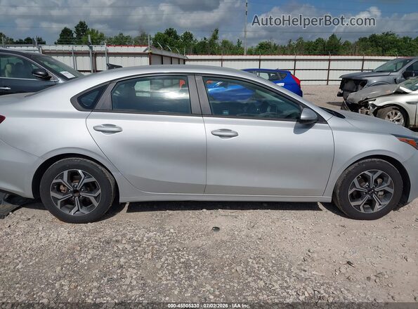 3KPF24AD2ME295001 2021 KIA FORTE Silver Вид задньої частини салону