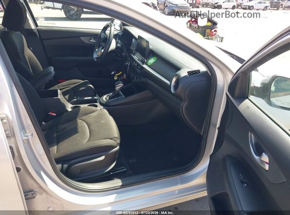 3KPF24AD2ME414763 2021 KIA FORTE Silver Widok wnętrza z przodu
