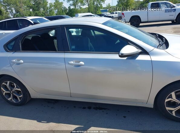 3KPF24AD2ME414763 2021 KIA FORTE Silver Widok wnętrza z tyłu