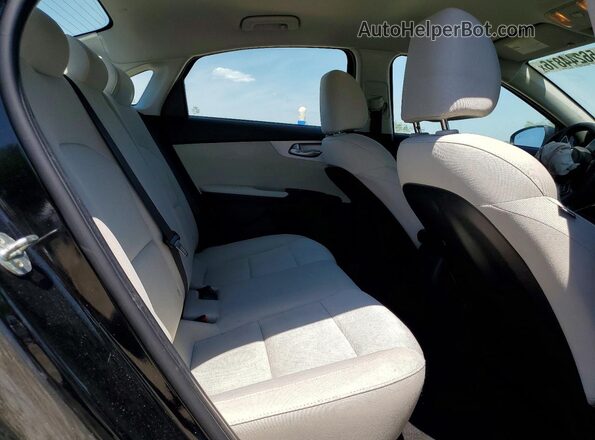 3KPF24AD2PE545597 2023 KIA FORTE Black Widok tylnych siedzeń