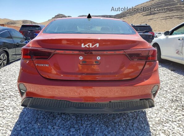 3KPF24AD2PE569902 2023 KIA FORTE Оранжевый Вид сзади